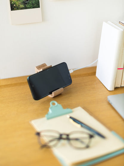 CAT BEECHWOOD PHONE STAND（猫のスマートフォンスタンド）
