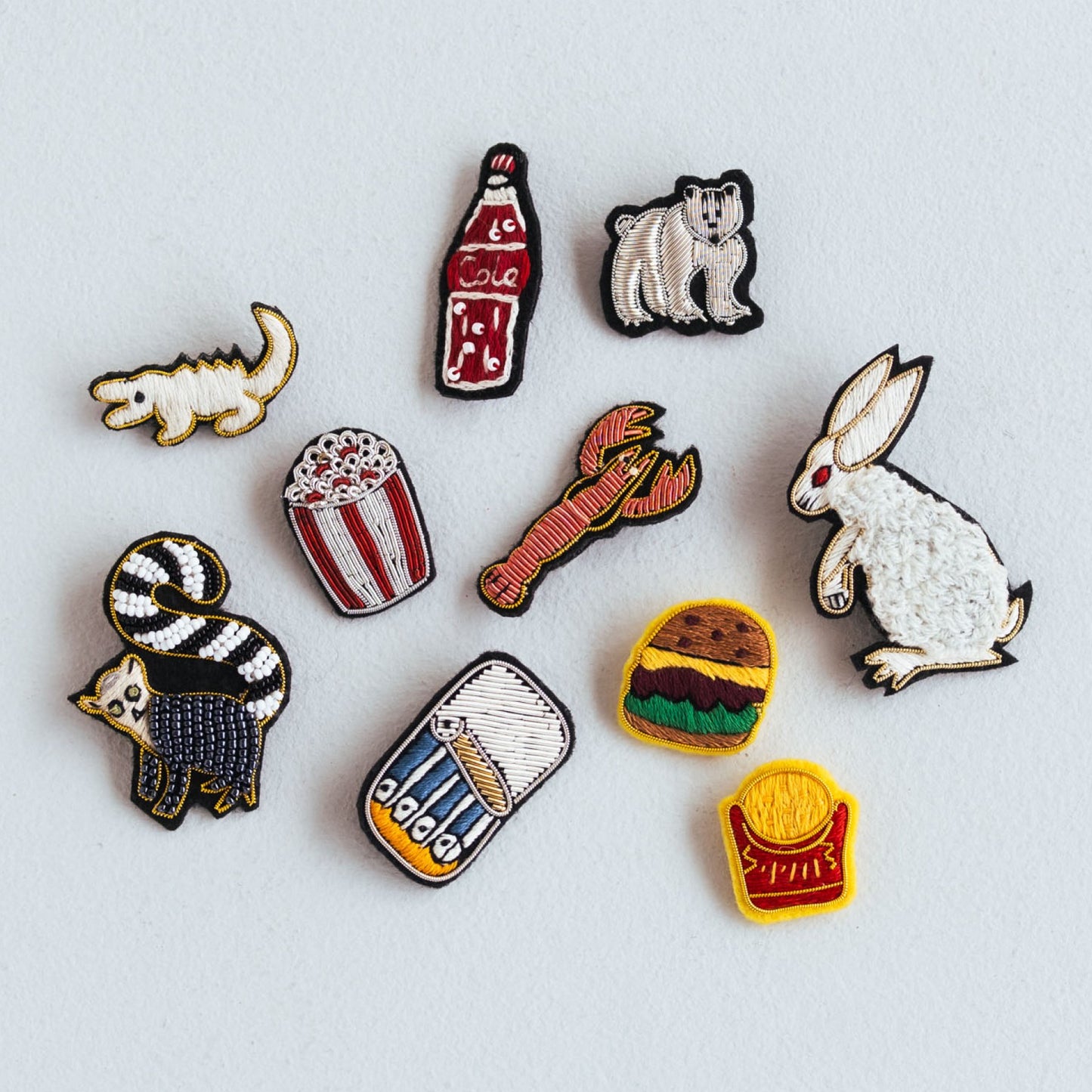 刺繍ブローチ