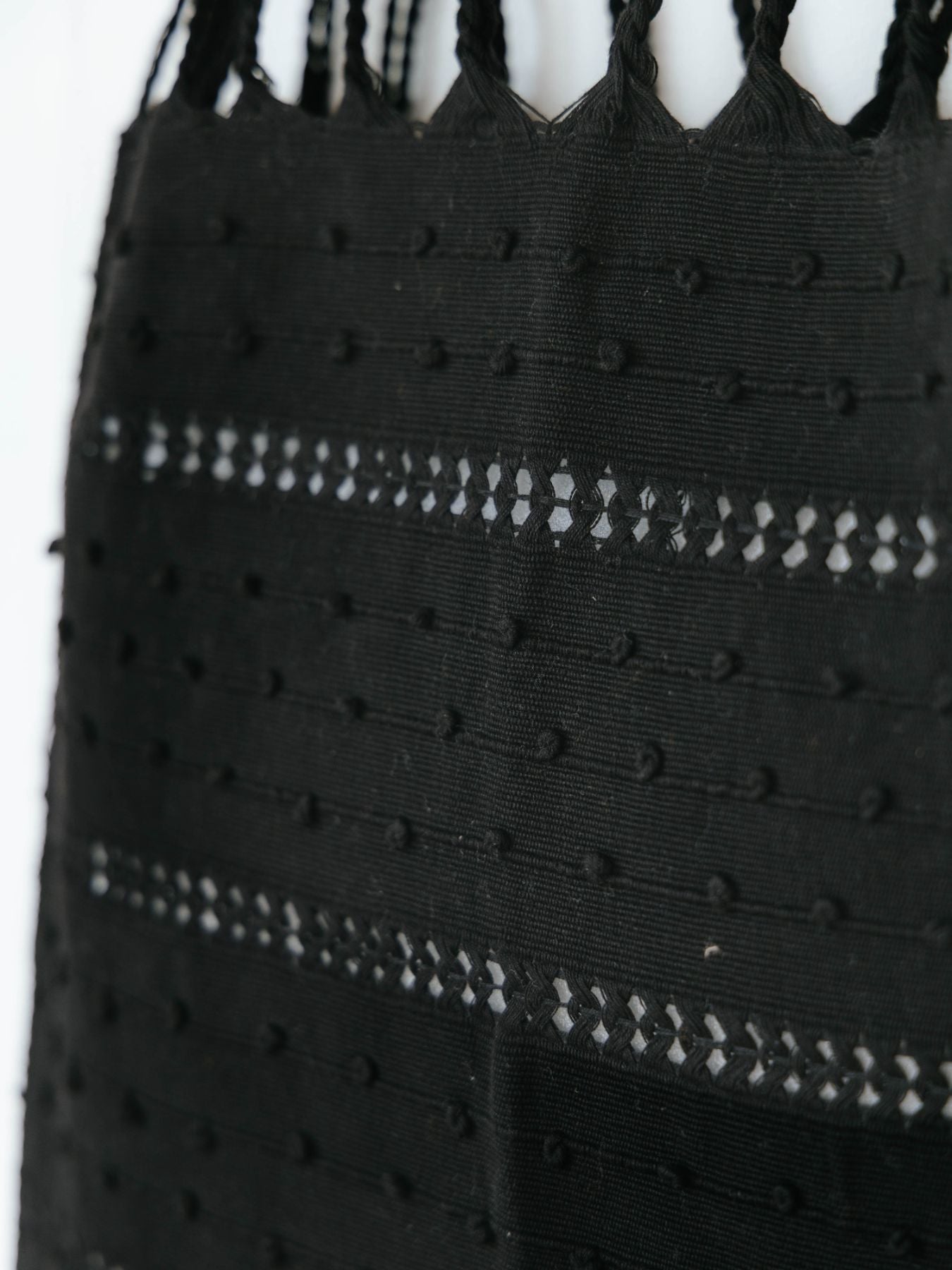 ドット／ブラック