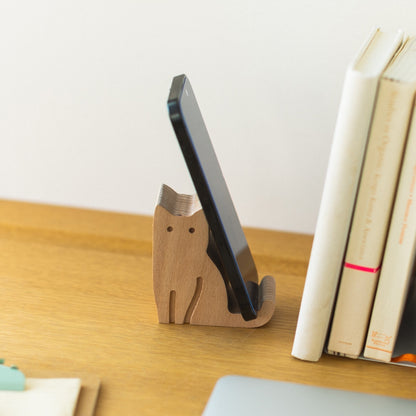 CAT BEECHWOOD PHONE STAND（猫のスマートフォンスタンド）
