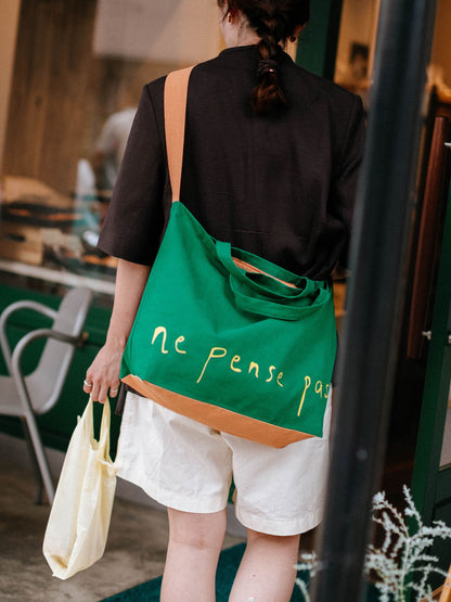 ne pense pas バイカラー ロゴバッグ
