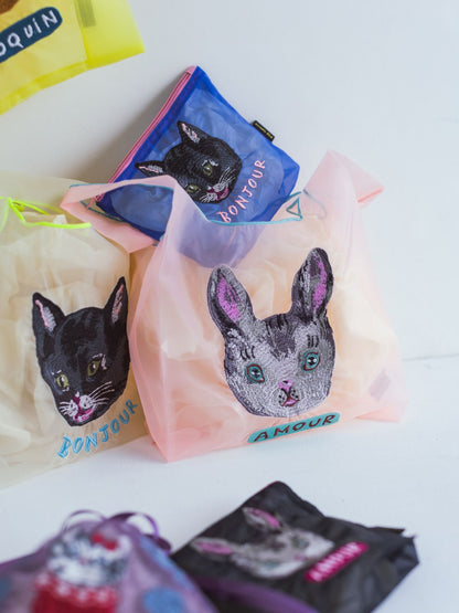 同じ刺繍でもアイテムによってカラーが違うので、組み合わせを楽しめます。