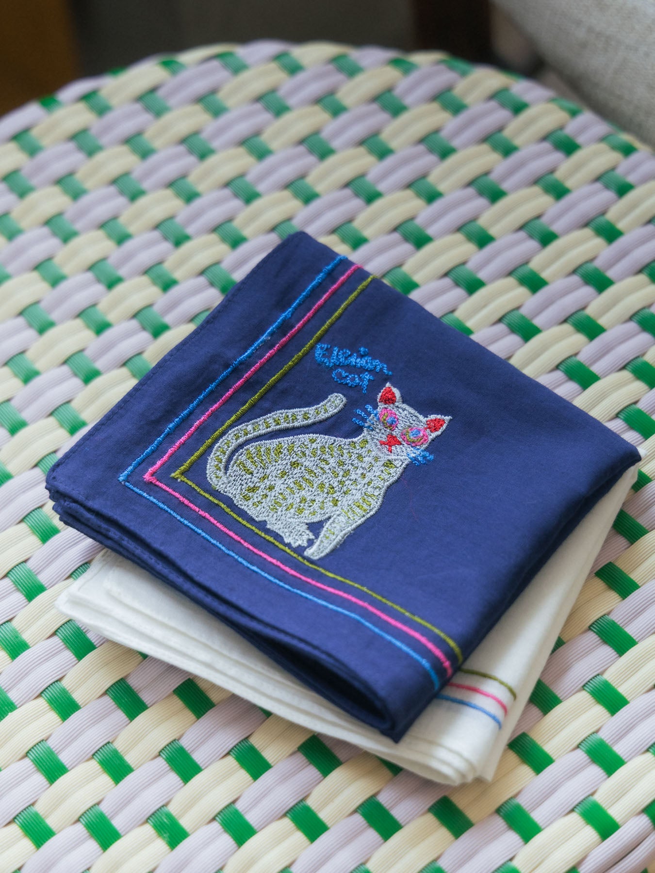 刺繍ハンカチ／ネコ