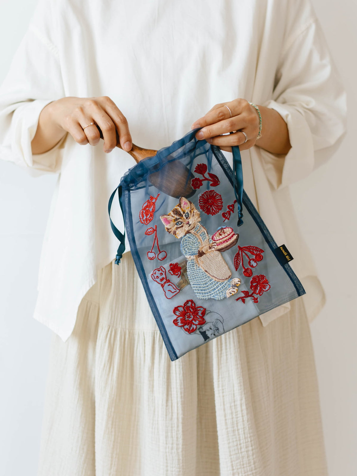Nathalie Lete／Organdy Drawstring pouch（巾着刺繍ポーチ）