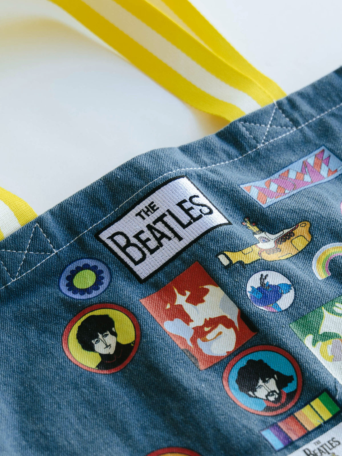 THE BEATLESのロゴは刺繍