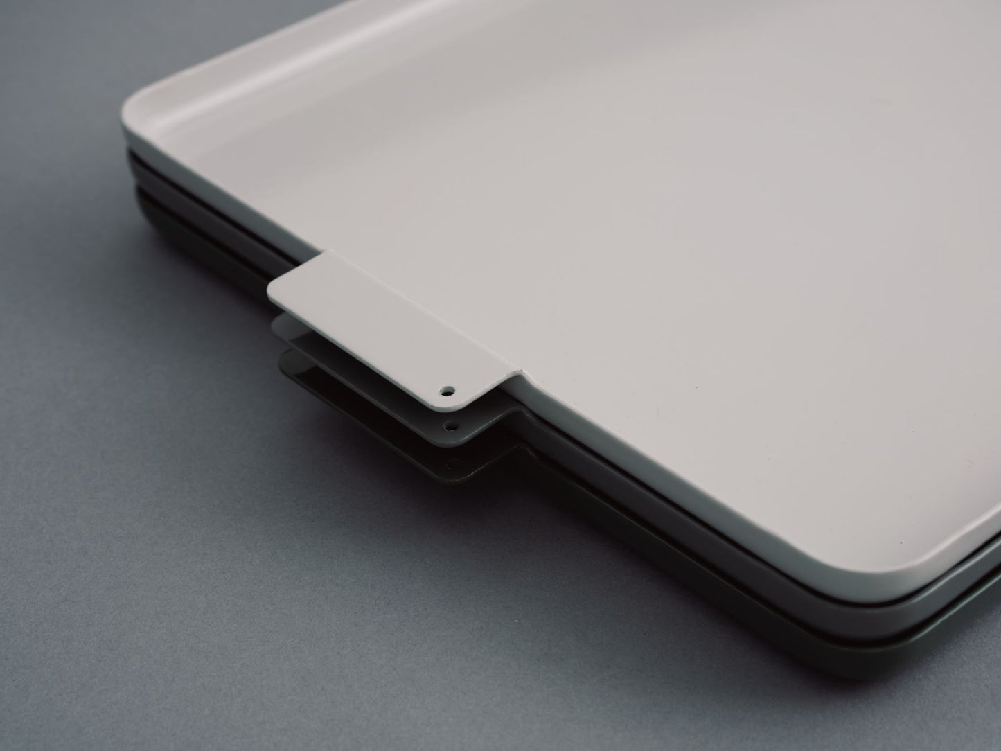 yumiko iihoshi porcelain／‘Colored’ aluminum tray square・rectangle