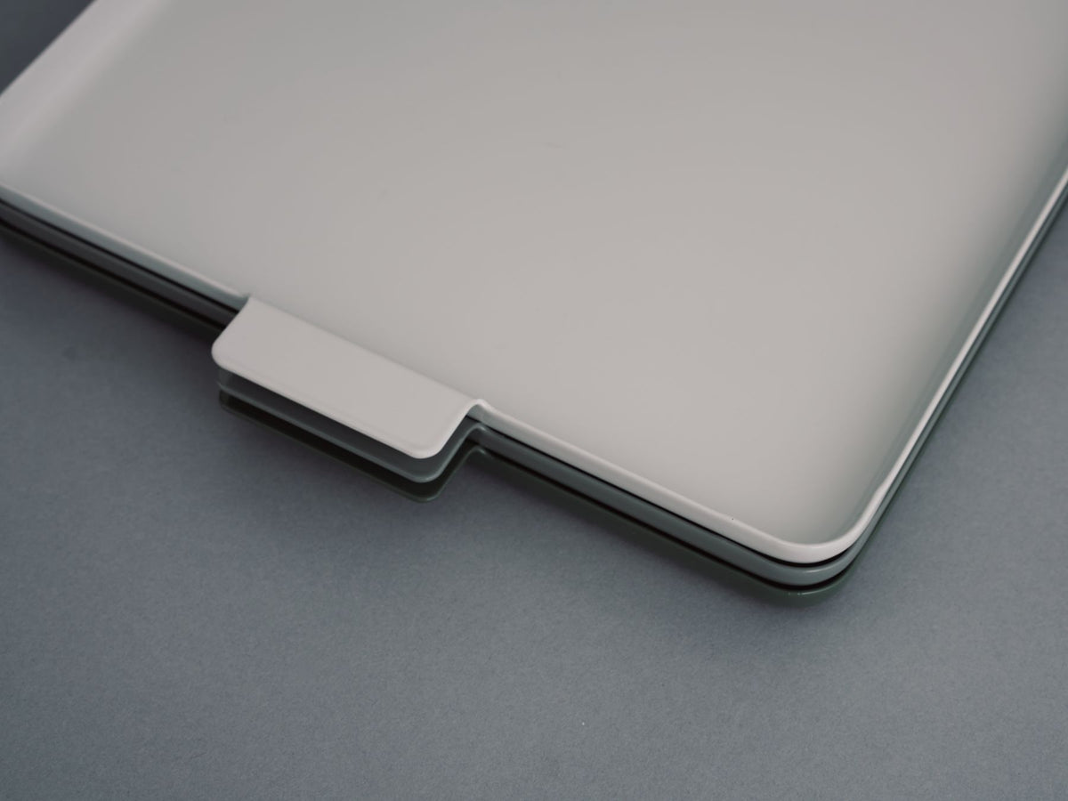 yumiko iihoshi porcelain／‘Colored’ aluminum tray square・rectangle
