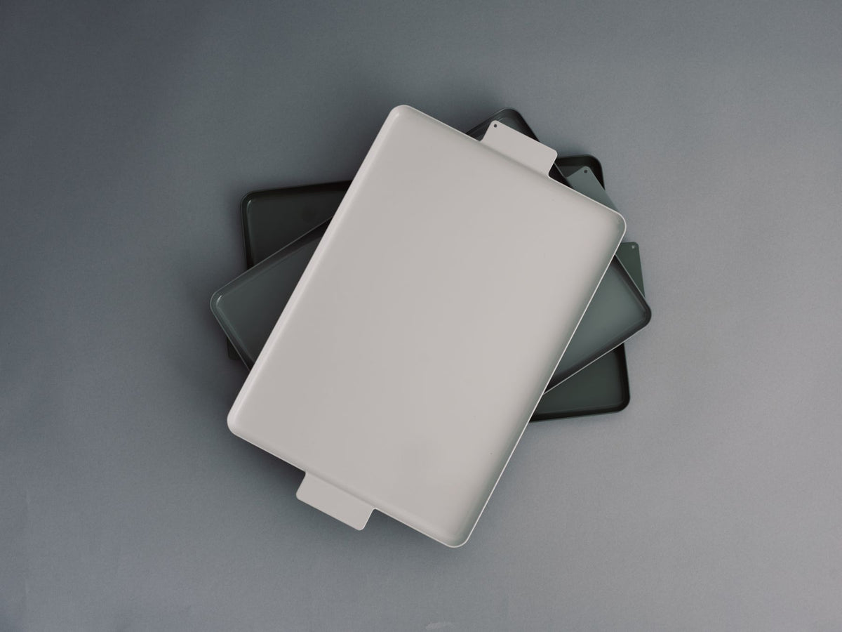 yumiko iihoshi porcelain／‘Colored’ aluminum tray square・rectangle