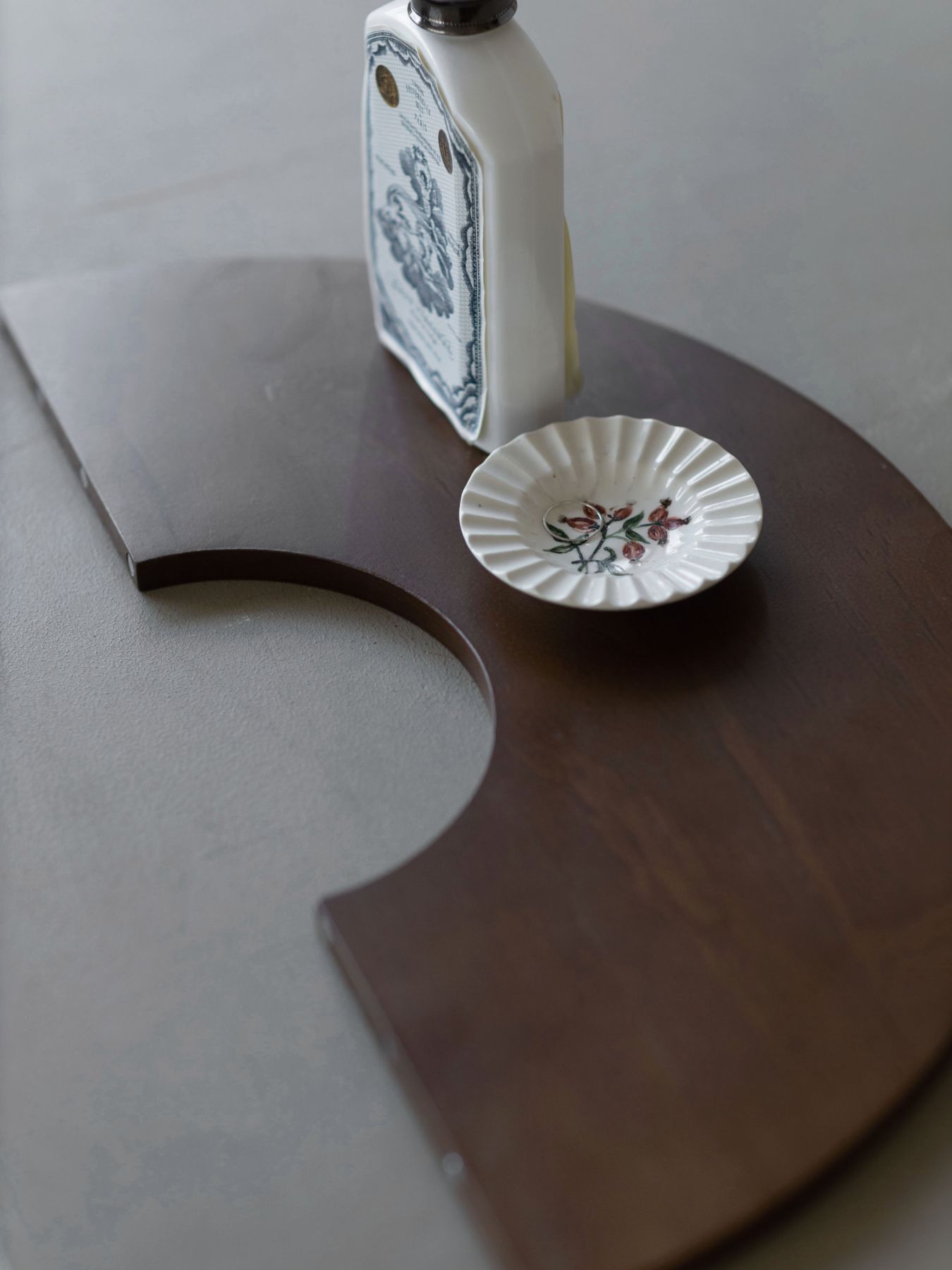 WOOD CIRCLE TRAY（木製トレイ）