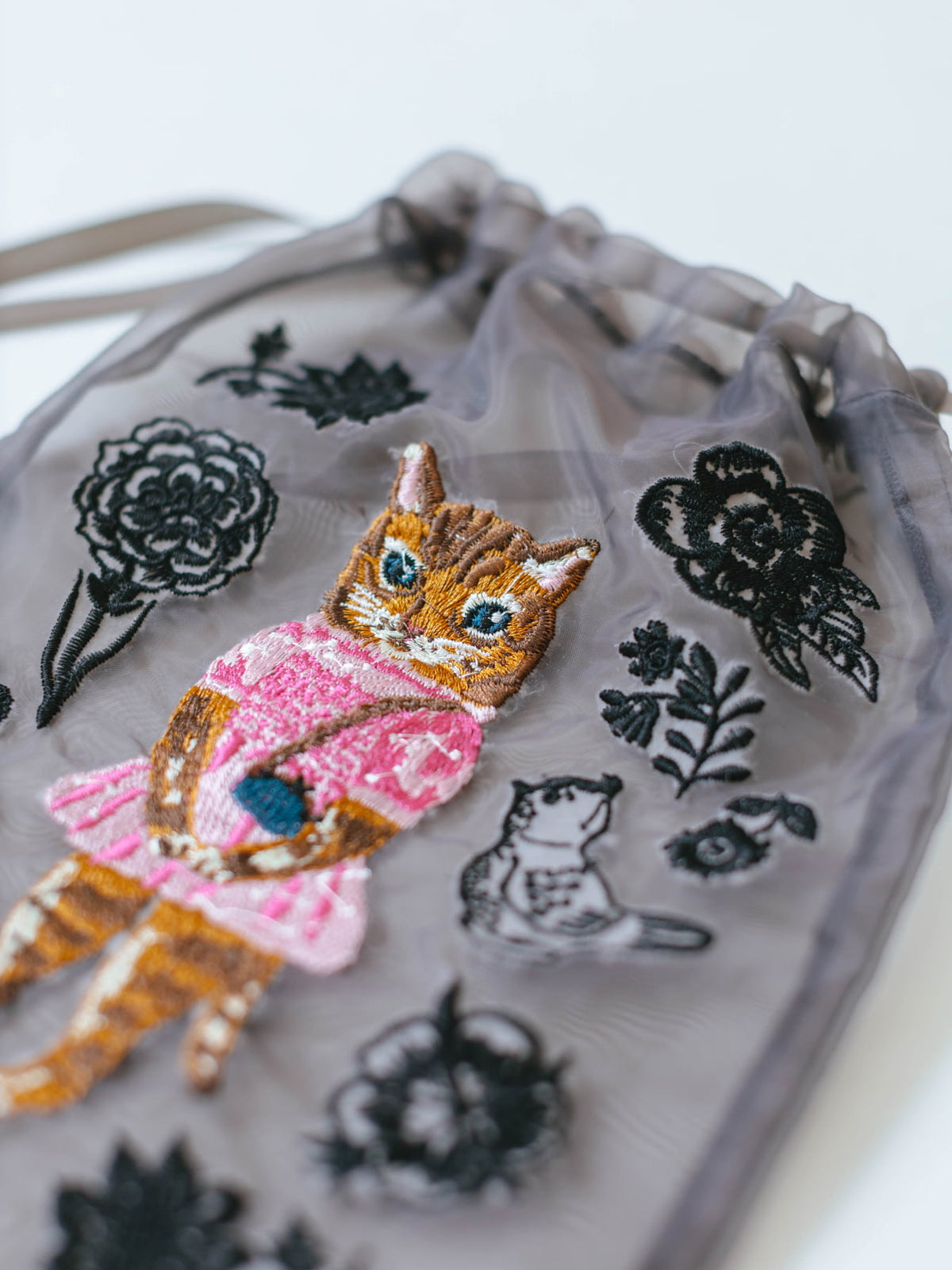 刺繍ディテール