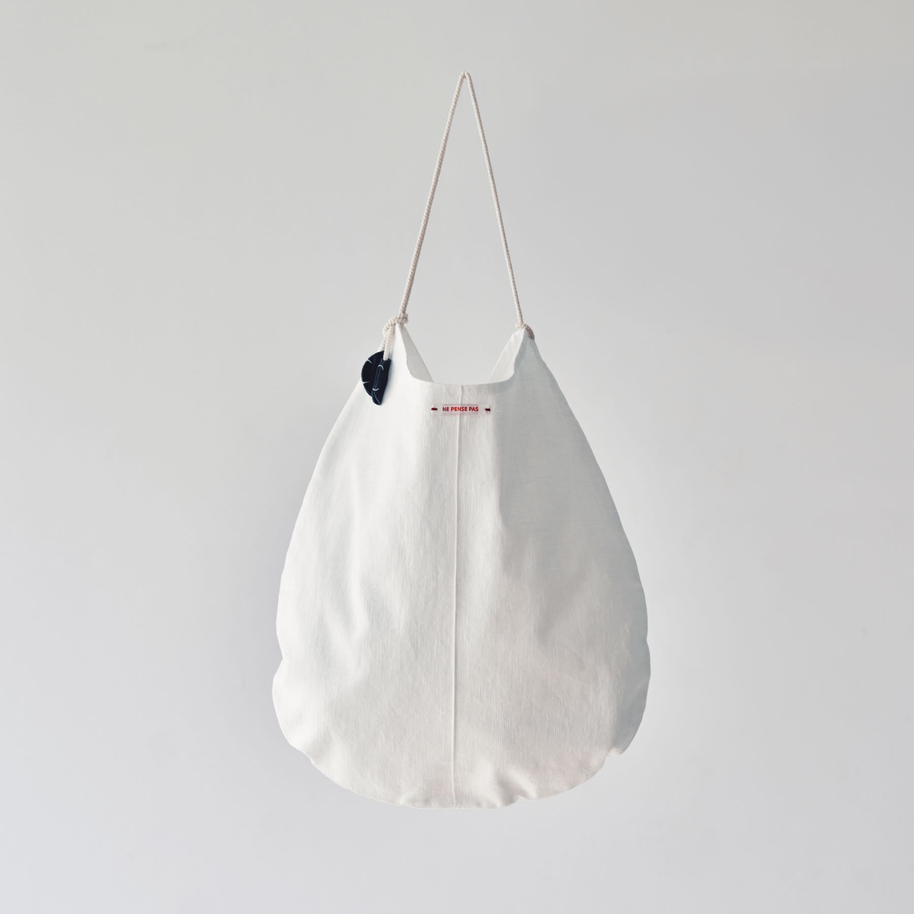 L／WHITE