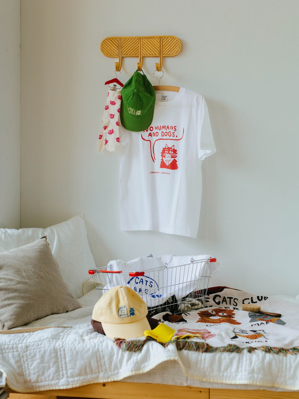 HONGAMA × Orneko Tシャツ／NO HUMANS AND DOGS